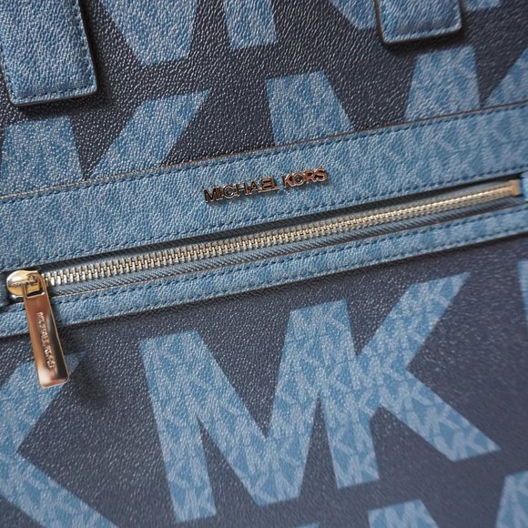 Michael Kors Graphic Logo Tote Bag + Wristlet Set - Picture 13 of 15